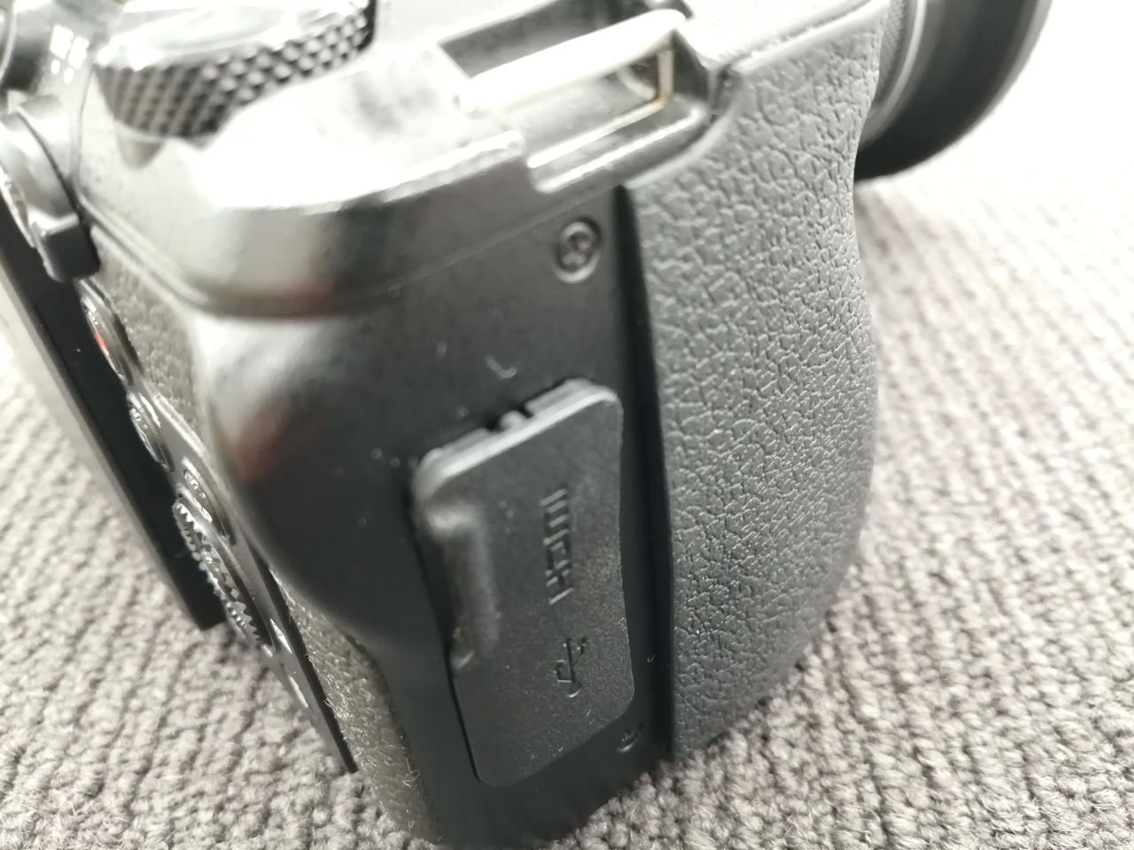 ゴム劣化して剥がれた感じになってます