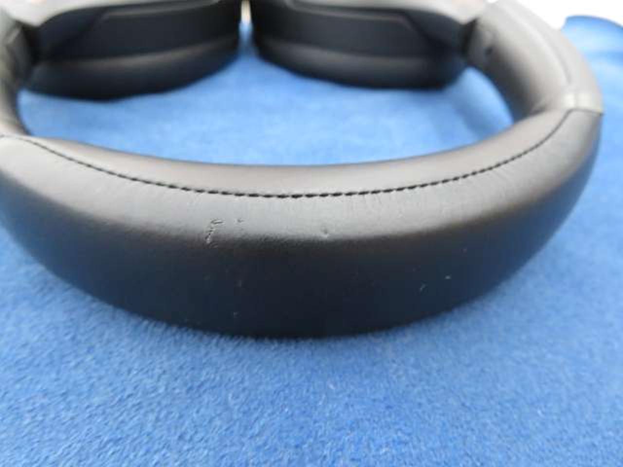 ヘッドバンド上部にキズ有