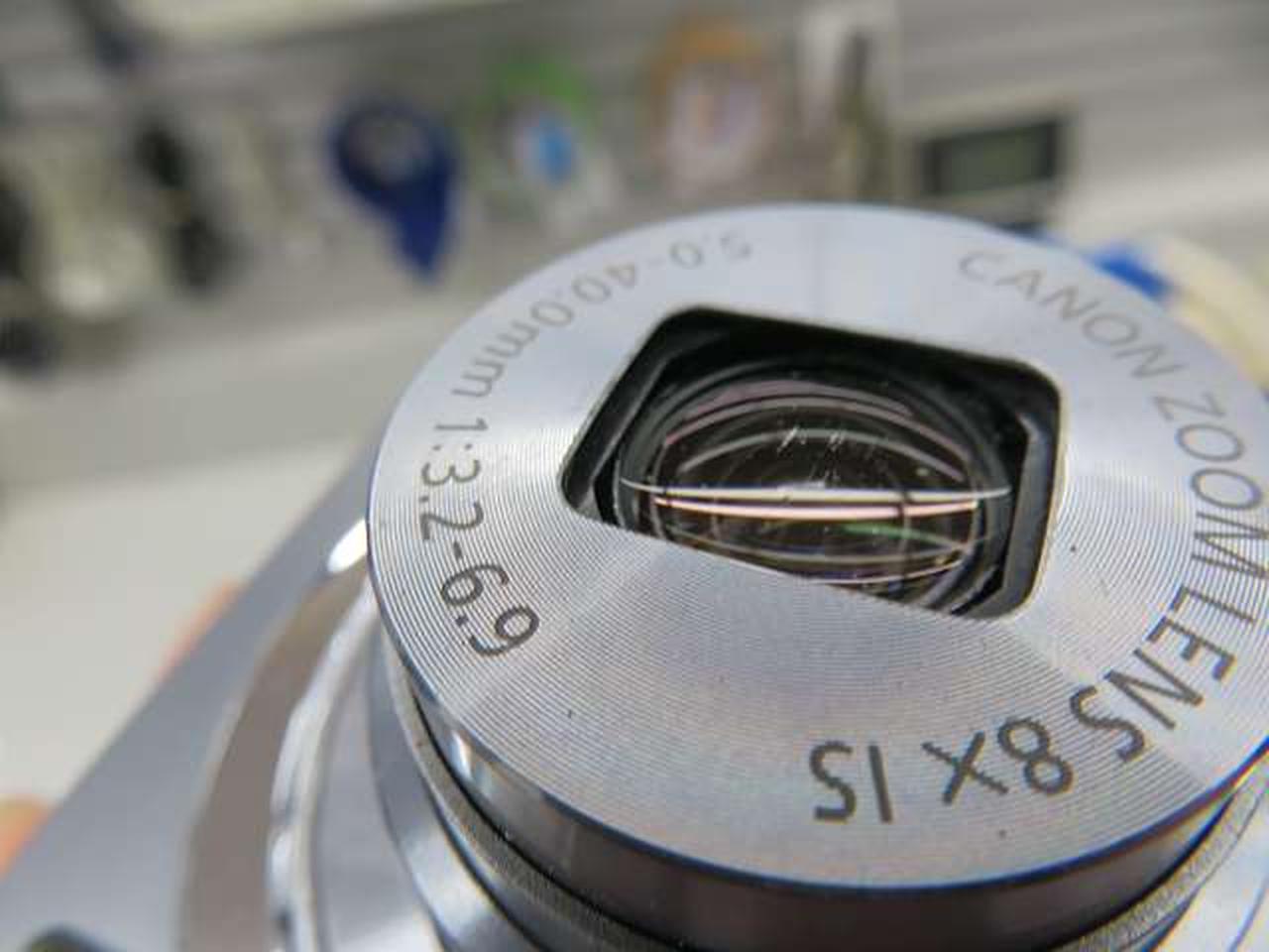 レンズにキズ/チリあり