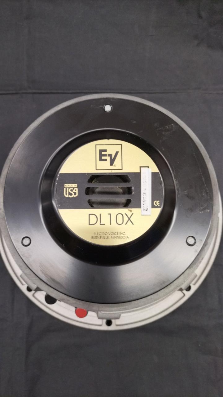 片側ずつ下フレームの作りが違います