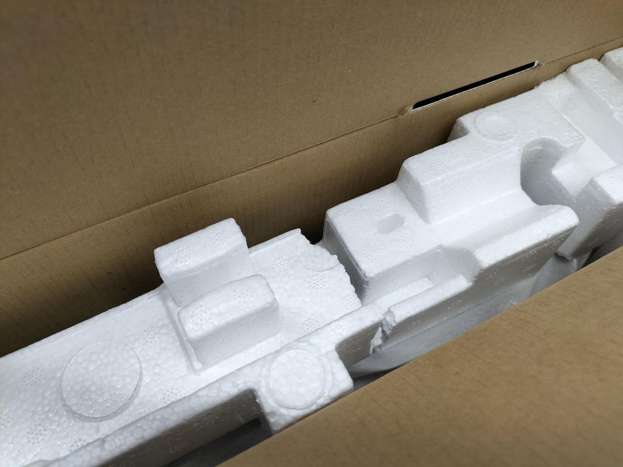 発泡スチロール破損あり