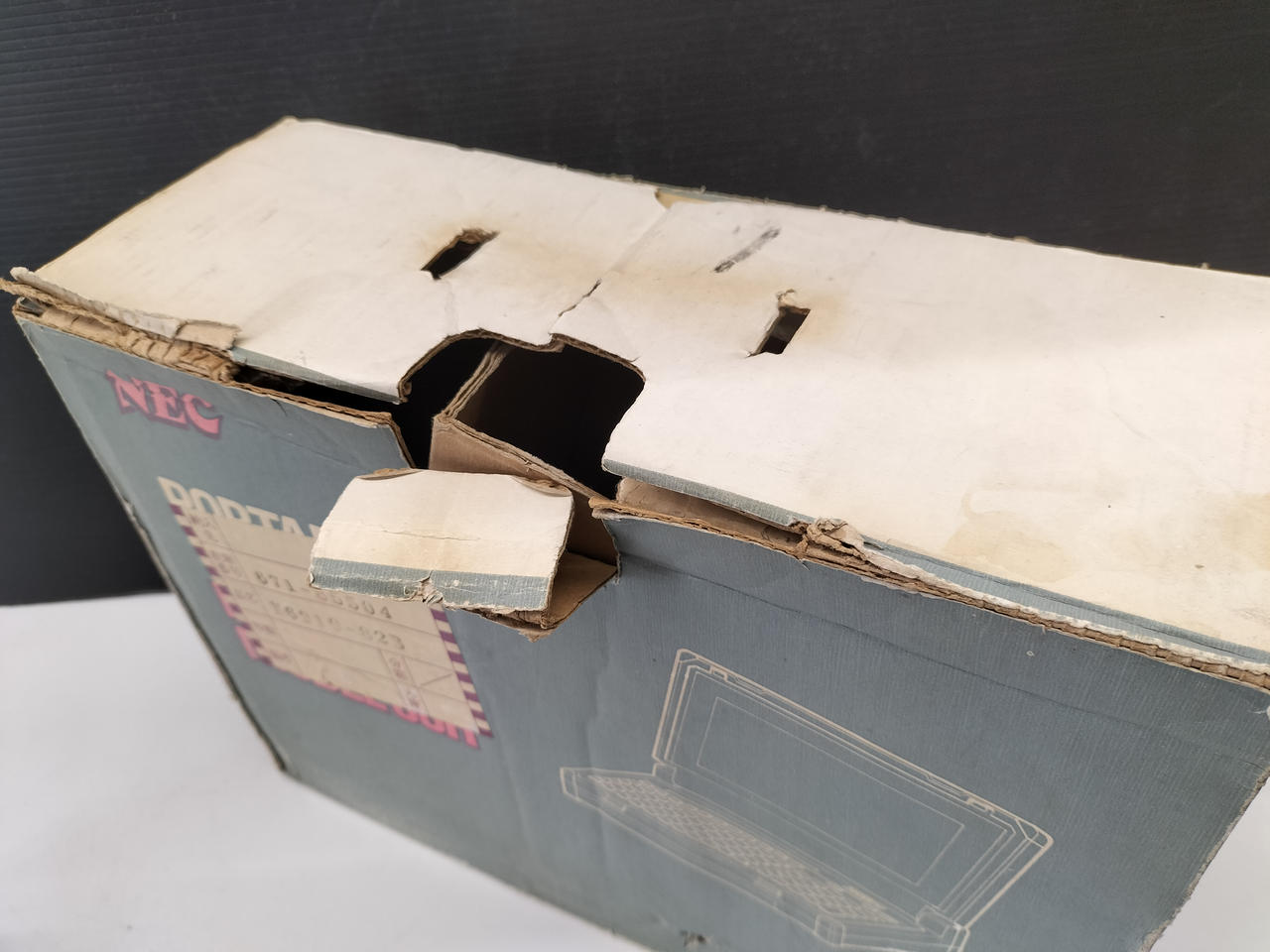 化粧箱ダメージあります!