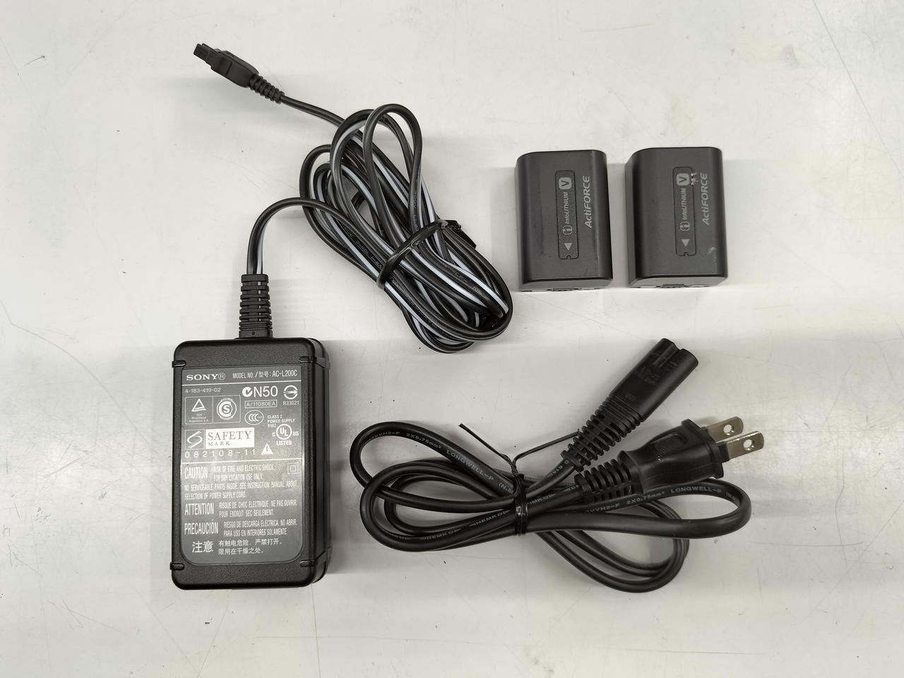 【51年前のポータブルカメラ】SONY AVC-1500 ジャンク本体部+電源部 51年前のポータブルカメラ】SONY AVC-1500 本体+電源部 ジャンク 51年