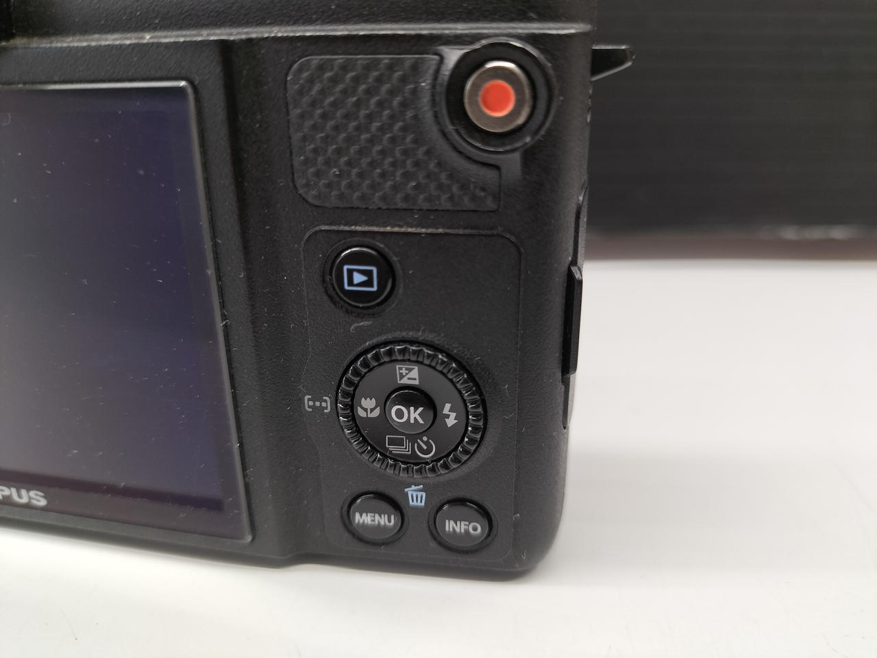 h1154 オリンパス  デジタルカメラM 9.000 バッテX2個取説付 中古】(オリンパス) OLYMPUS OM-D E-M1 MARK2 ボデイ｜ナニワ