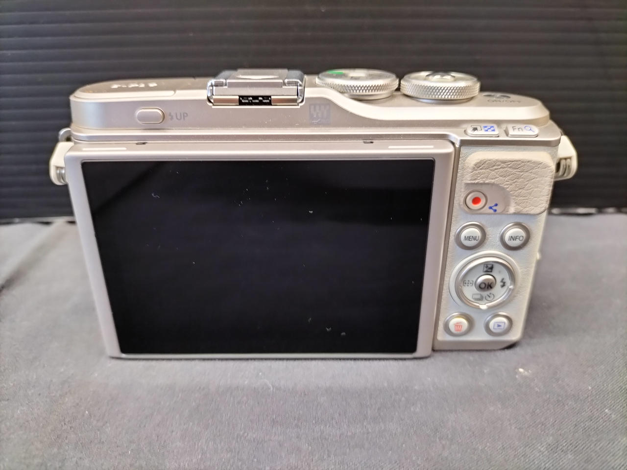 【一部ジャンク品】箱無し OLYMPUS PEN E-PL9 ミラーレスカメラ 一部ジャンク品】箱無し OLYMPUS PEN E-PL9 ミラーレスカメラ
