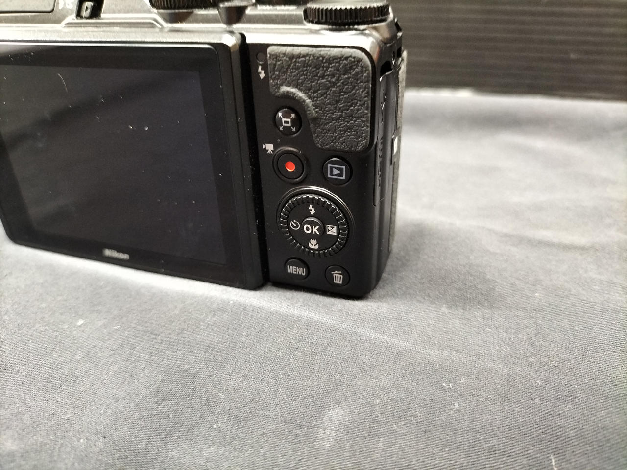 NIKON デジカメ 71WA0WeeUaL._UF350,350_QL50_.jpg