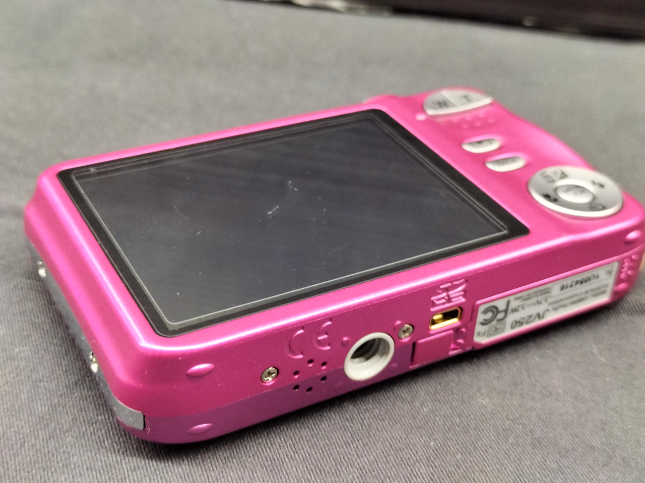 液晶にキズあります。