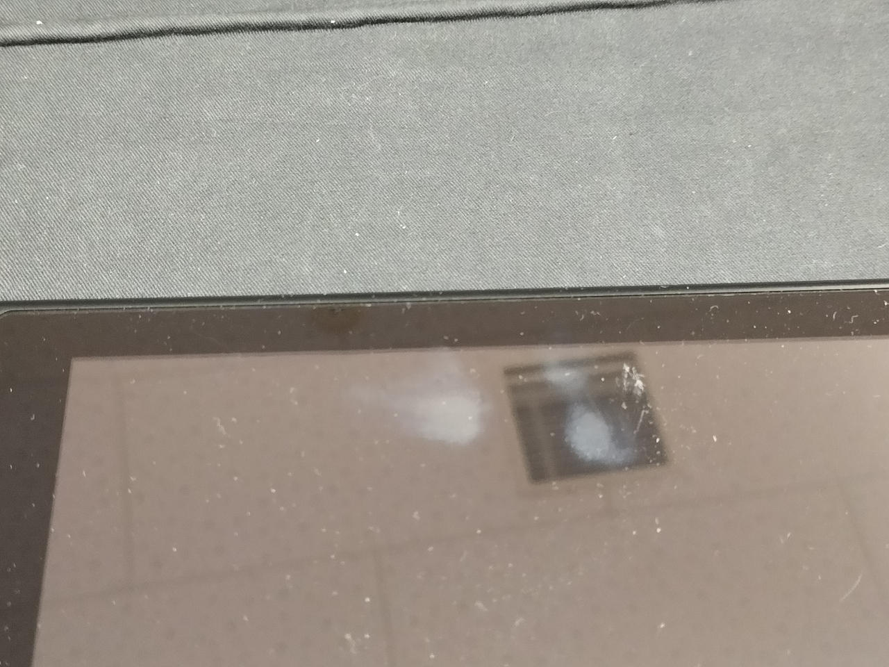 液晶にヨゴレあります。