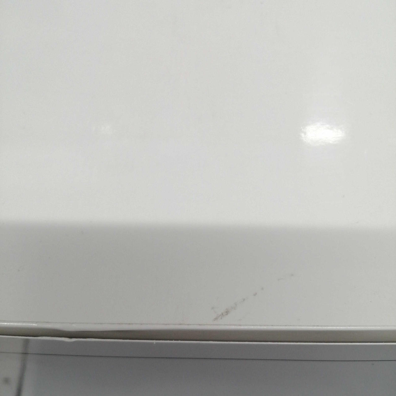 BOX下面に汚れあり