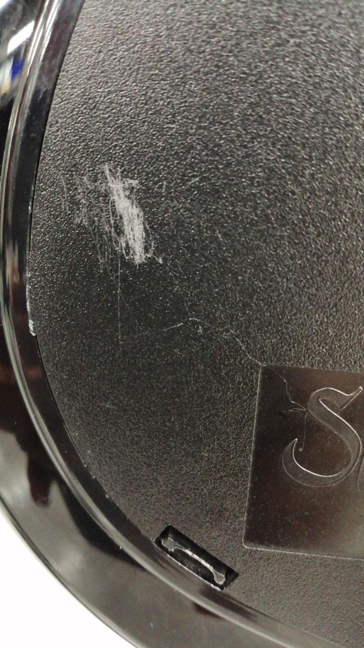 裏側に少しキズあり