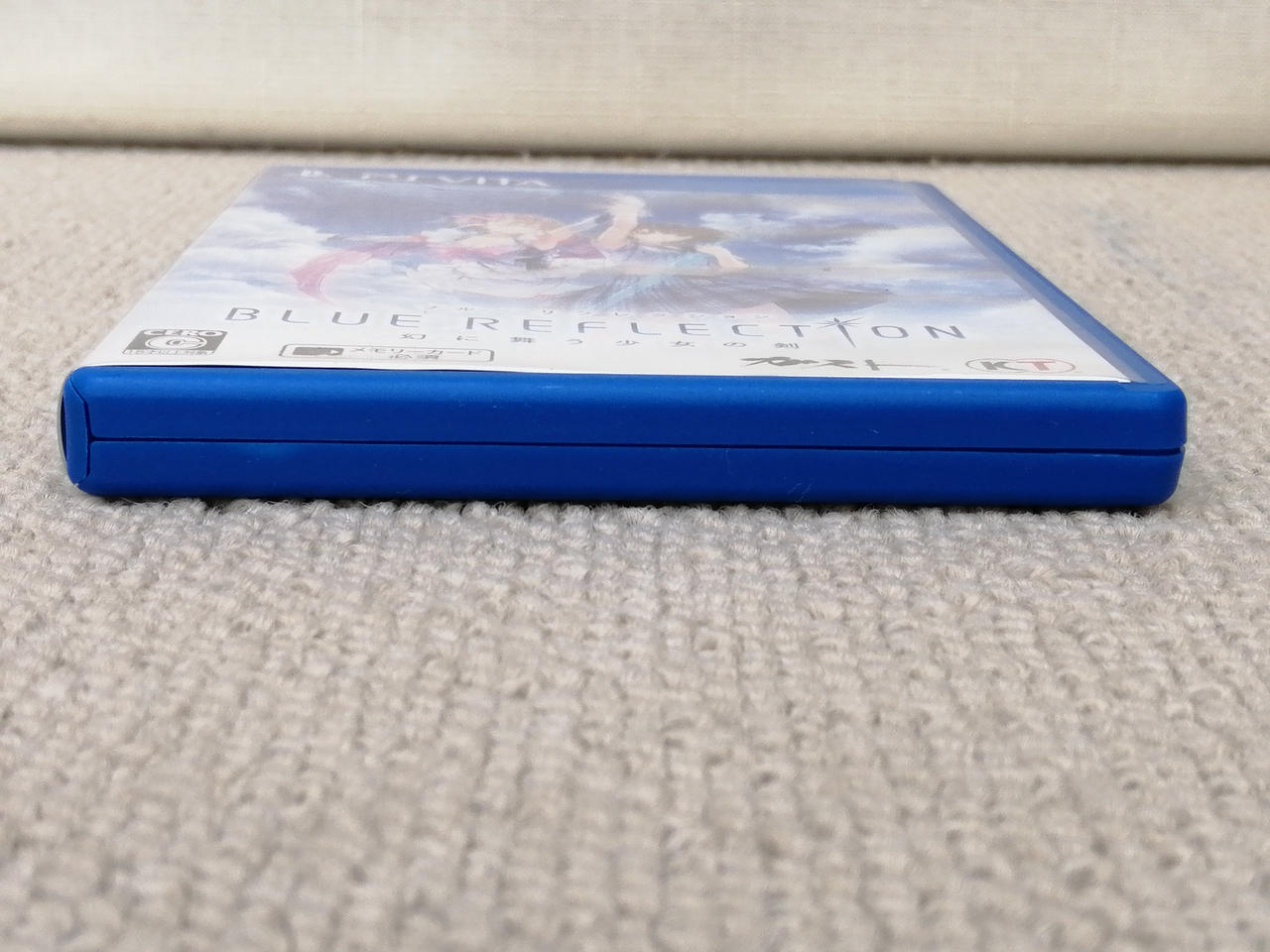 少し色あせがあります。