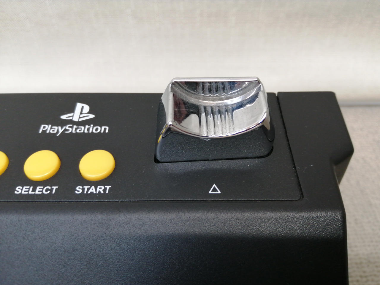 メダル投入部ボタン。