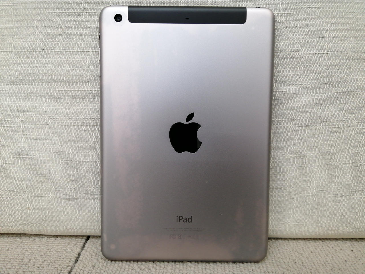 背面のまわり変色あり