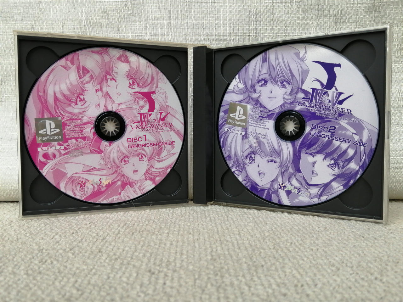 それぞれ１枚のディスク。説明書欠品です。