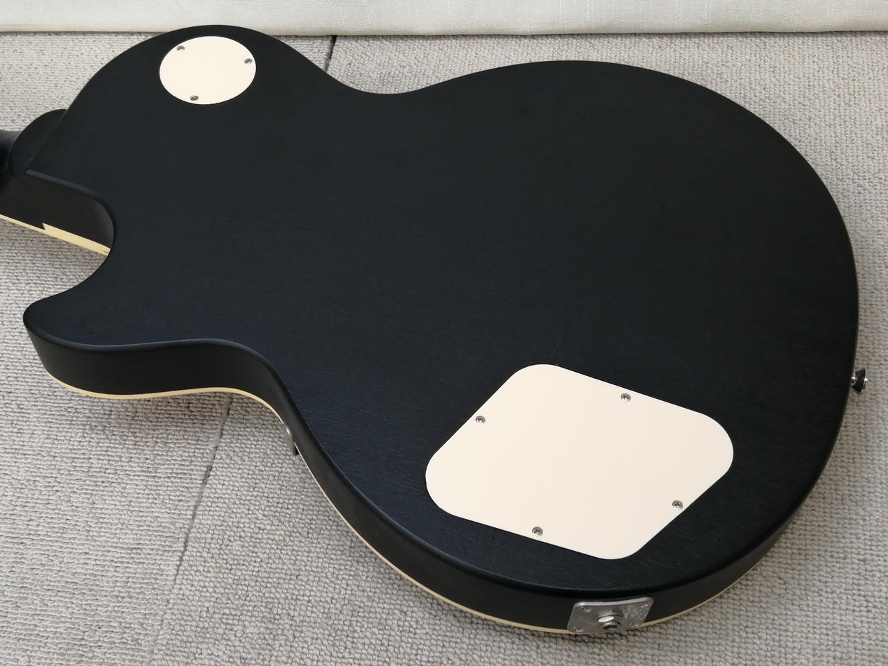 Epiphone エレキギター 黒 ギターケース付き Epiphone Les Paul Studio LT Ebony エレキギター初心者14点