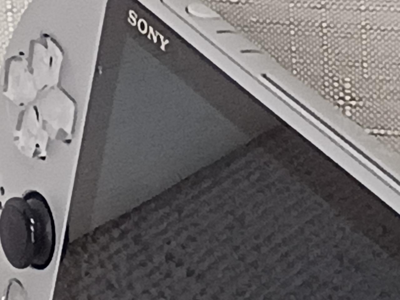 画面の淵あたり落ちないヨゴレあります。