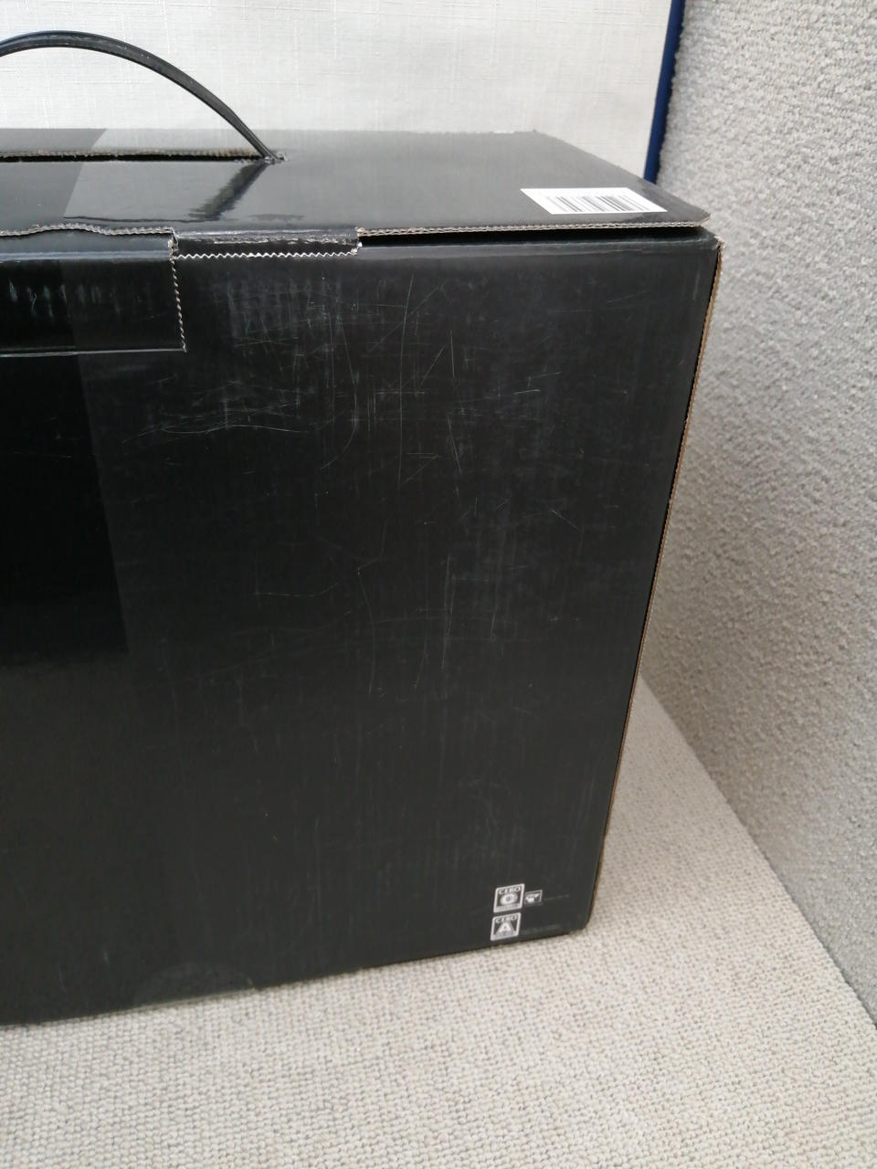 化粧箱傷みあります。