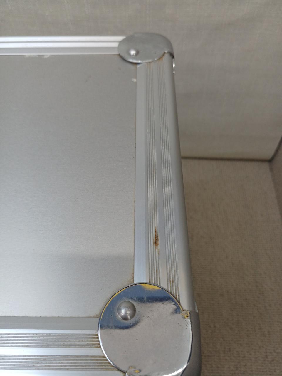 箱は各所にサビあります。