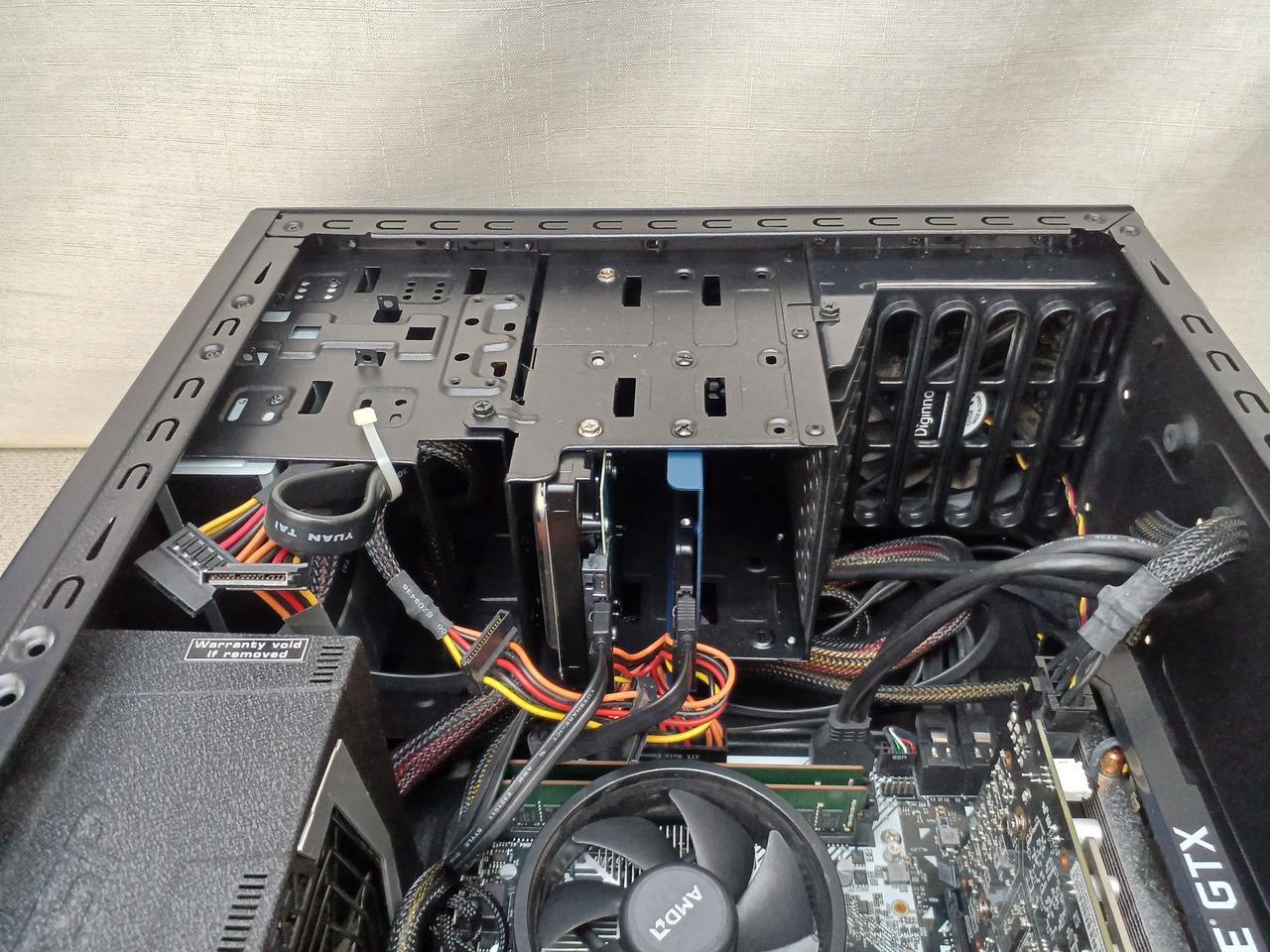 各ファンにホコリがこびりついていまさ。