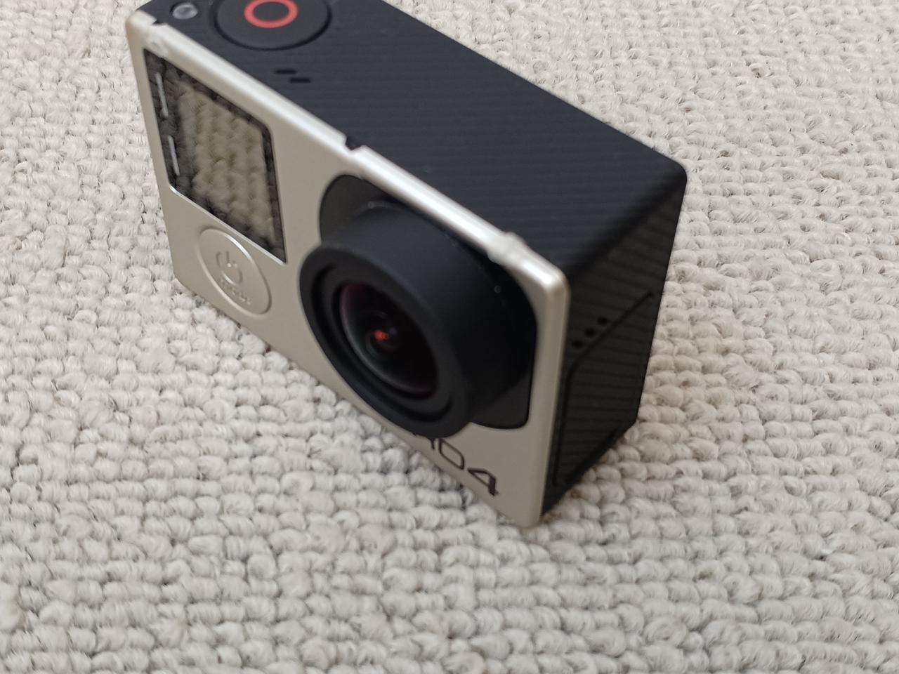 本体にヒビワレ。