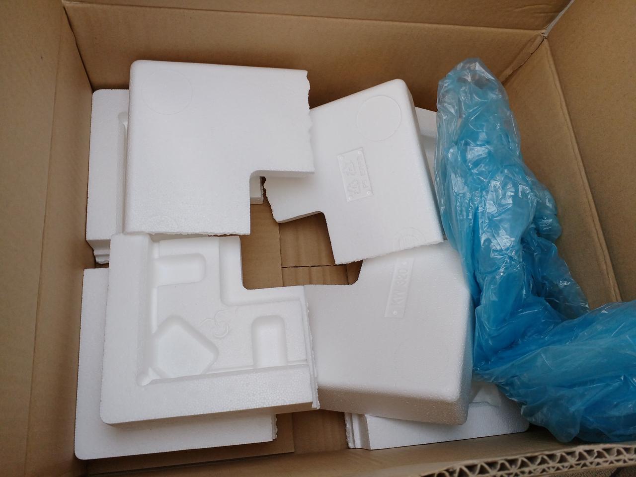 青い袋のようなものは付属しません。