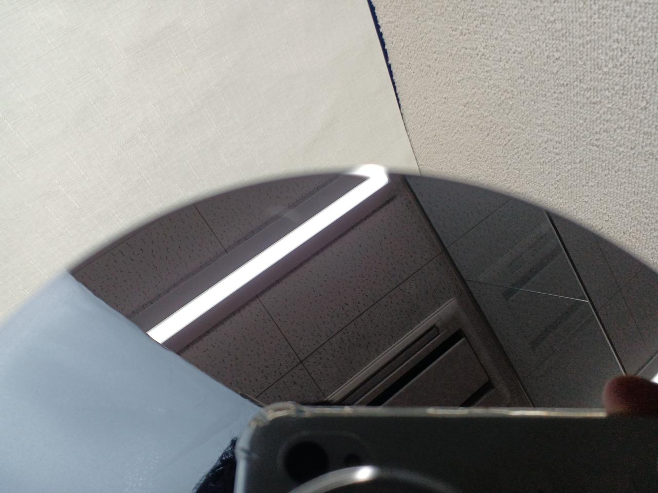 見辛いですがキズあります。