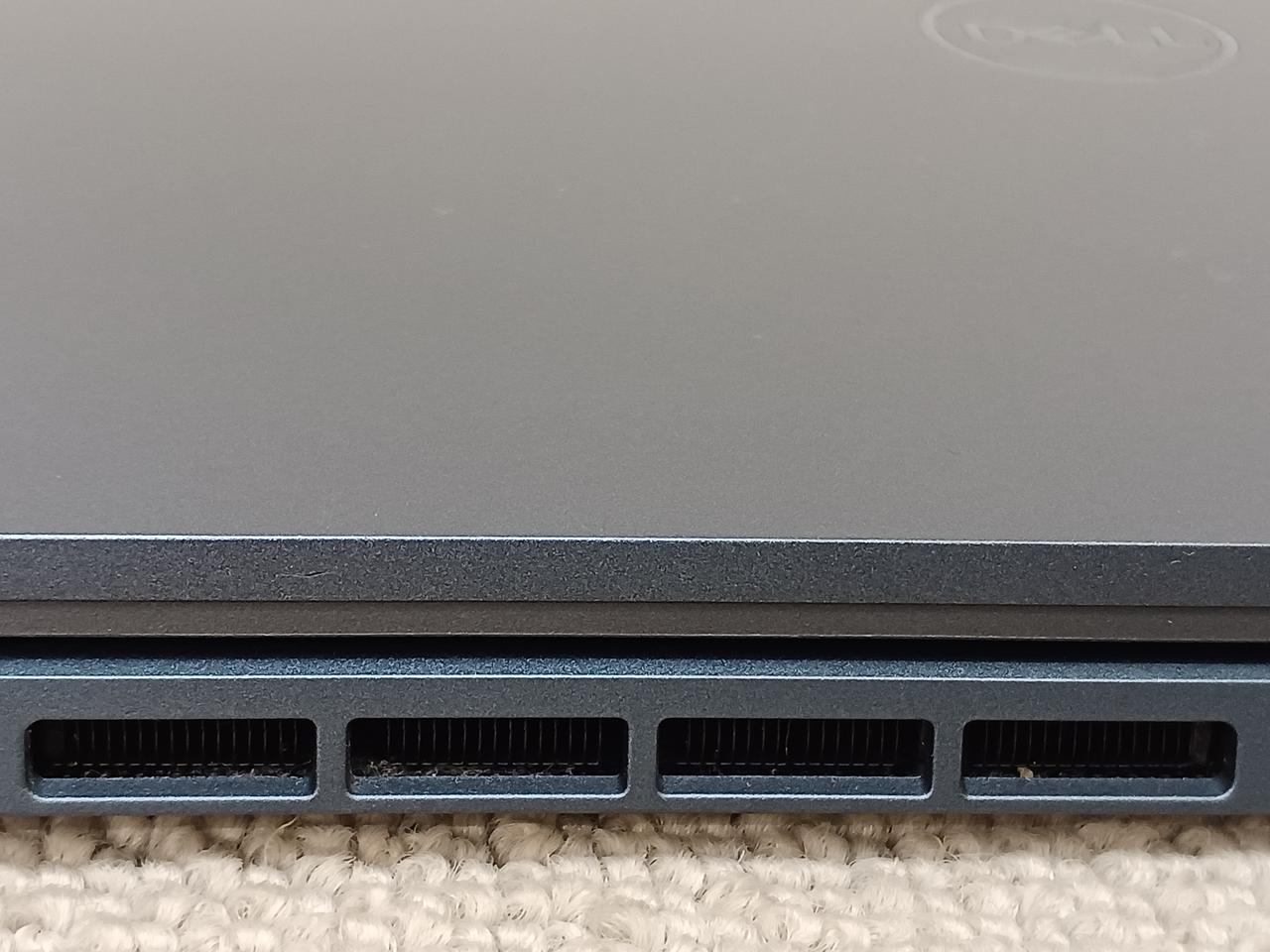 カバー欠品です。