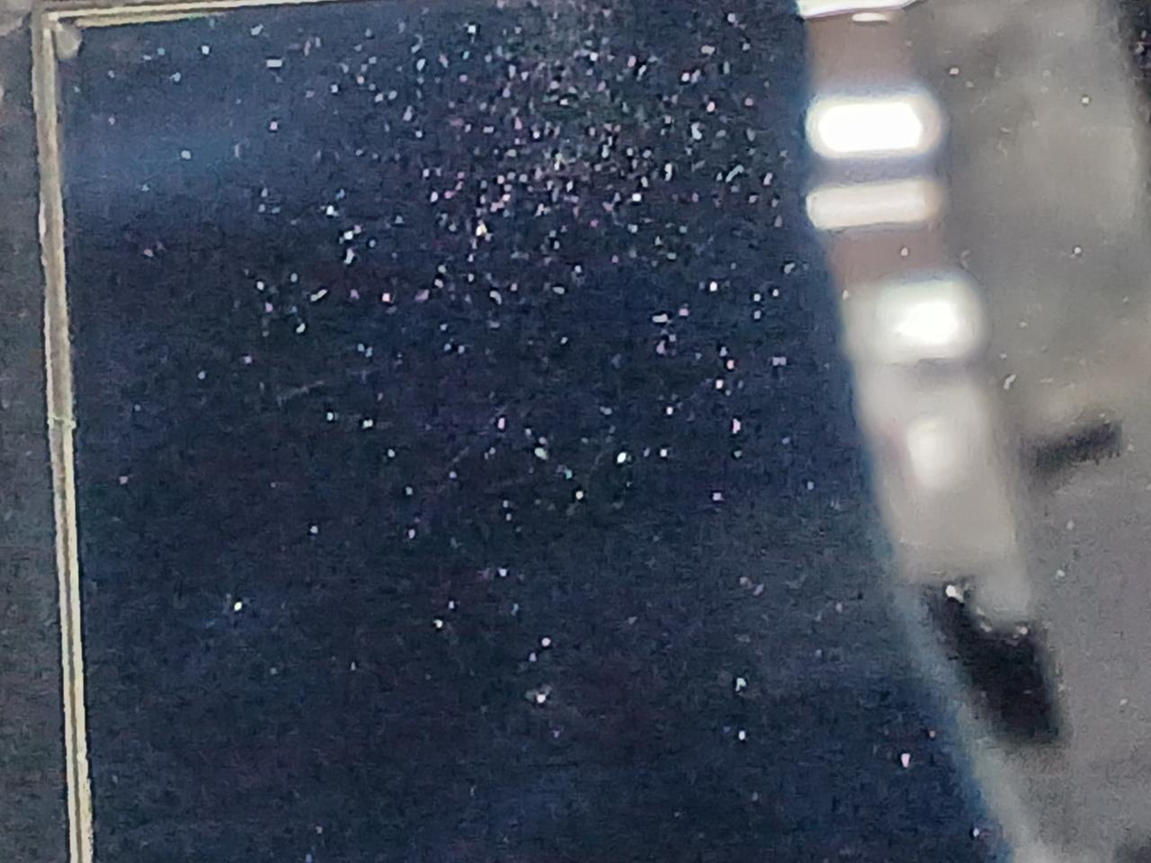細かな砂利が内部に。取れませんでした。