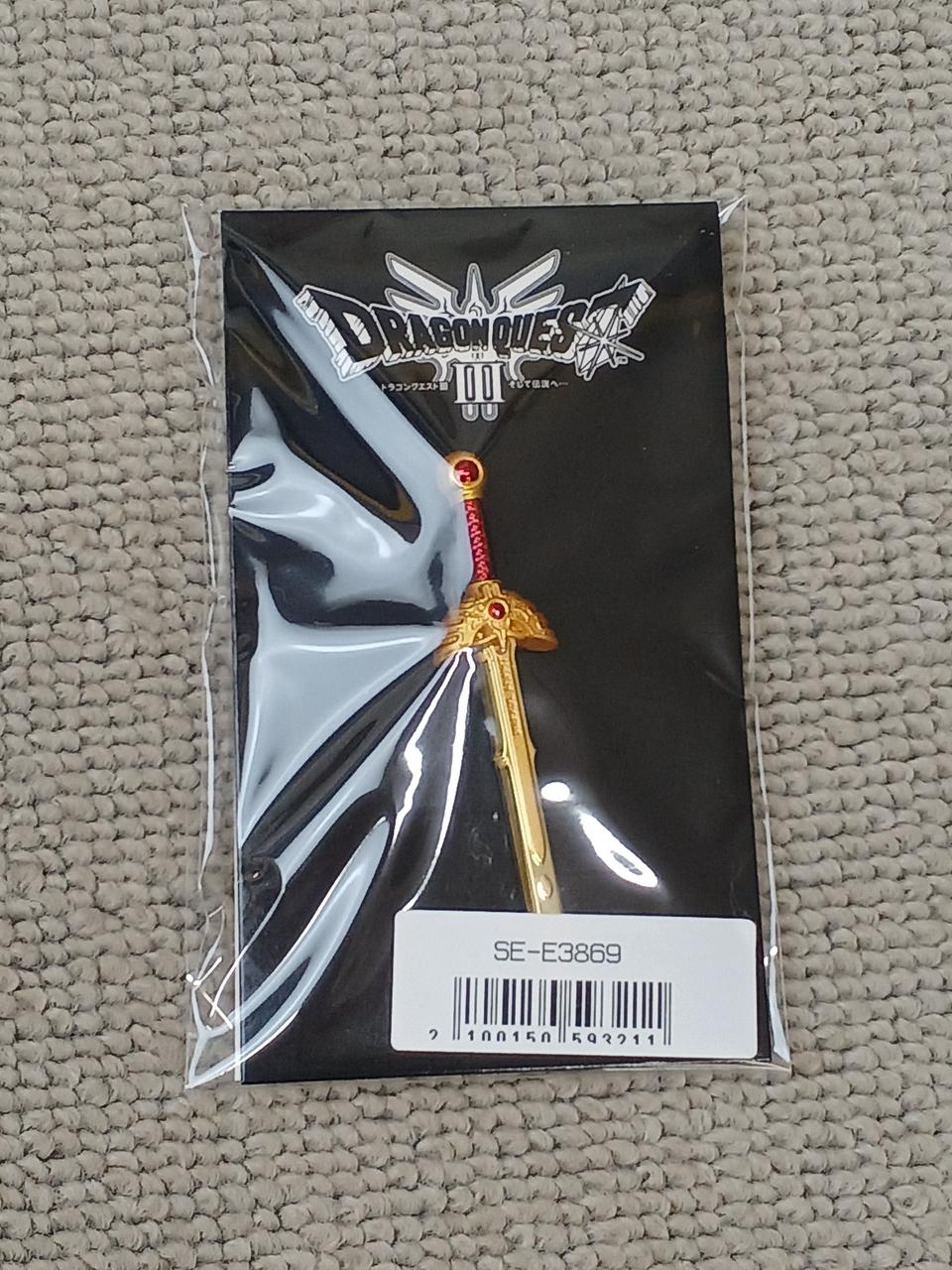 別売りのピンバッジ。おまけに付属！
