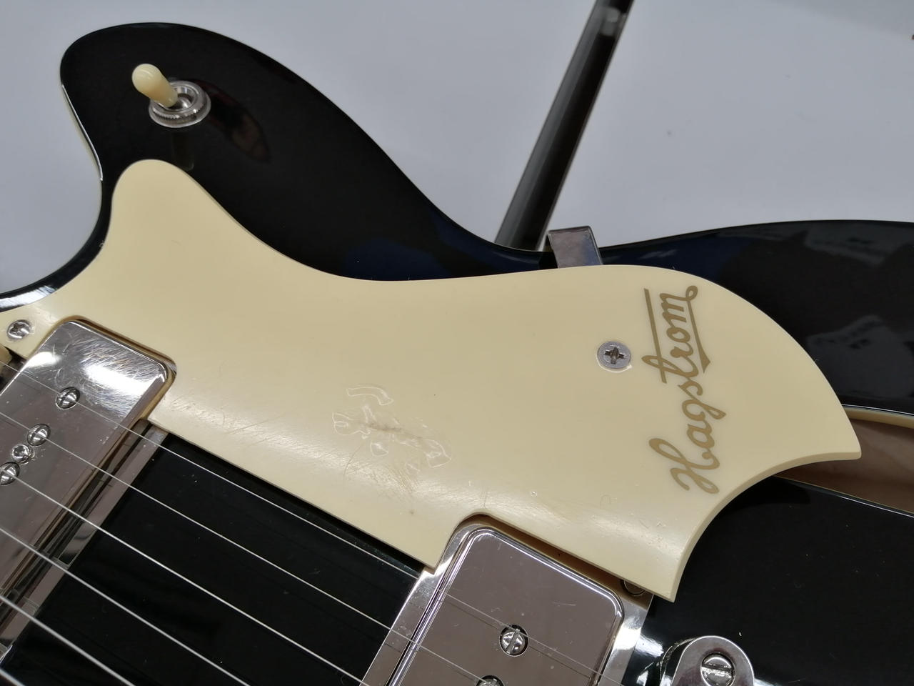 エレキギター値下げしました！HagstromD2H 　　オリジナル ギグバック付 エレキギター値下げしました！HagstromD2H オリジナル
