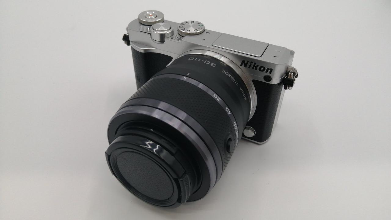 ミラーレス一眼 Nikon1 J5 シルバー　ジャンク品　割れあり ミラーレス一眼 Nikon1 J5 シルバー ジャンク品 割れあり 【公式通販】