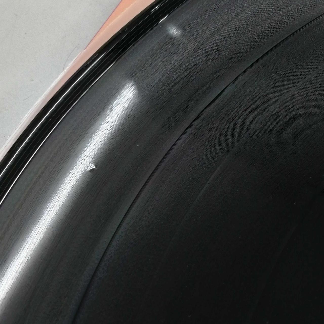 凹凸のような傷あります。