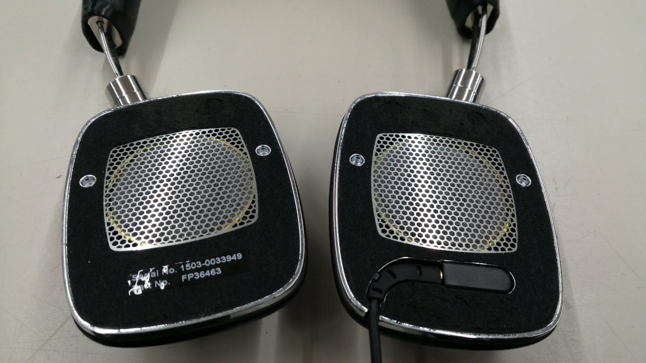 劣化したベタベタ貼り付いています