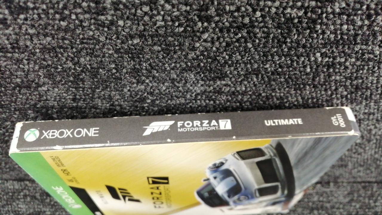 パッケージ擦れ有りです