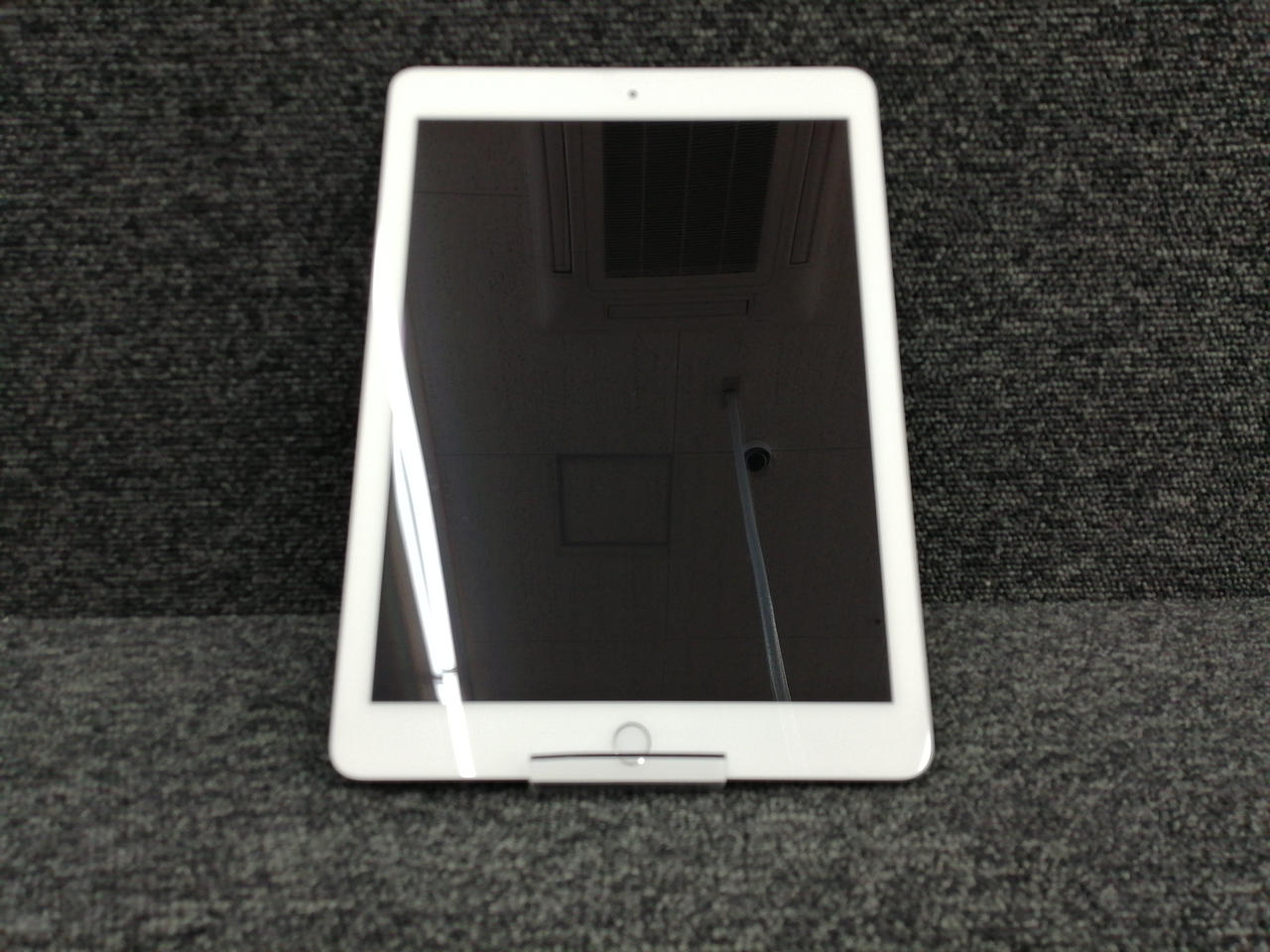 APPLE 型番：MR6P2J/A IPAD