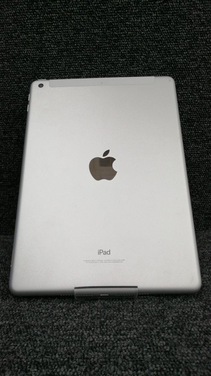 APPLE 型番：MR6P2J/A IPAD