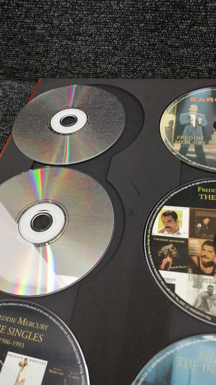 この2枚写真に写らないほどの傷あります