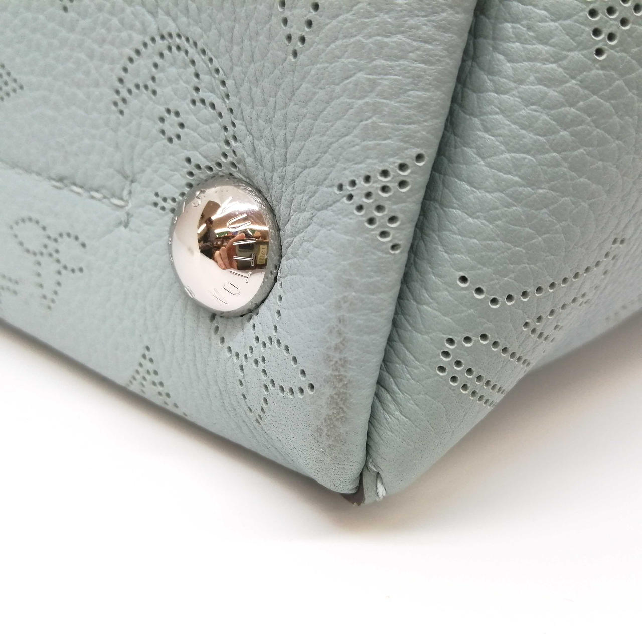 四隅に角スレによる黒ずみがございます。