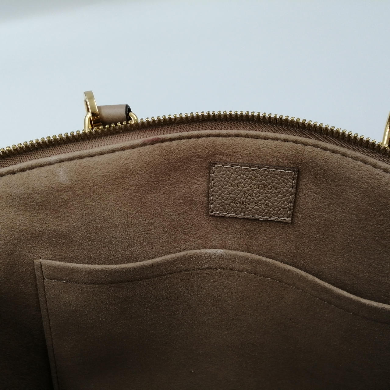 スエード 点々と白く汚れあり