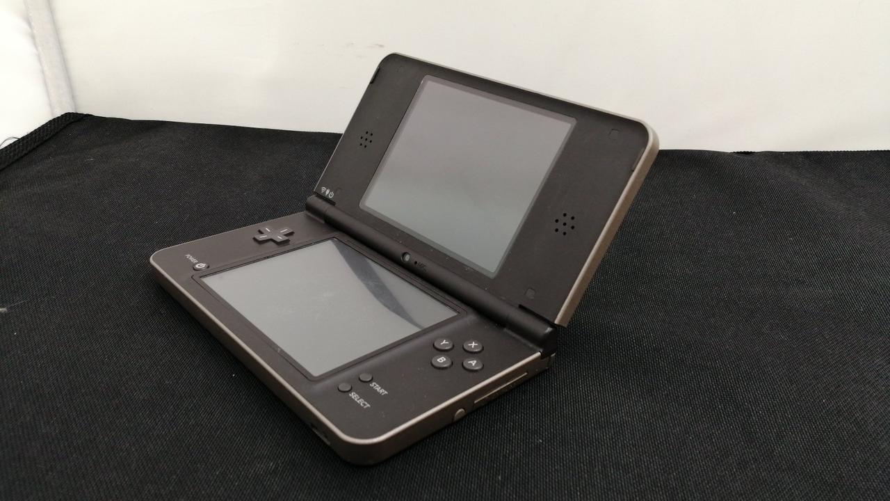 ニンテンドーDSI LL