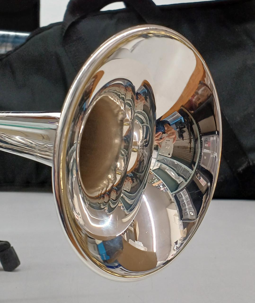 バックトランペット「TR300SP 」。使用感少ない美品。純正ケース付属 バックトランペット「TR300SP 」。使用感少ない美品。純正ケース付属