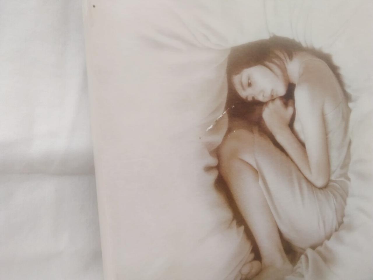 裏面にキズがあります