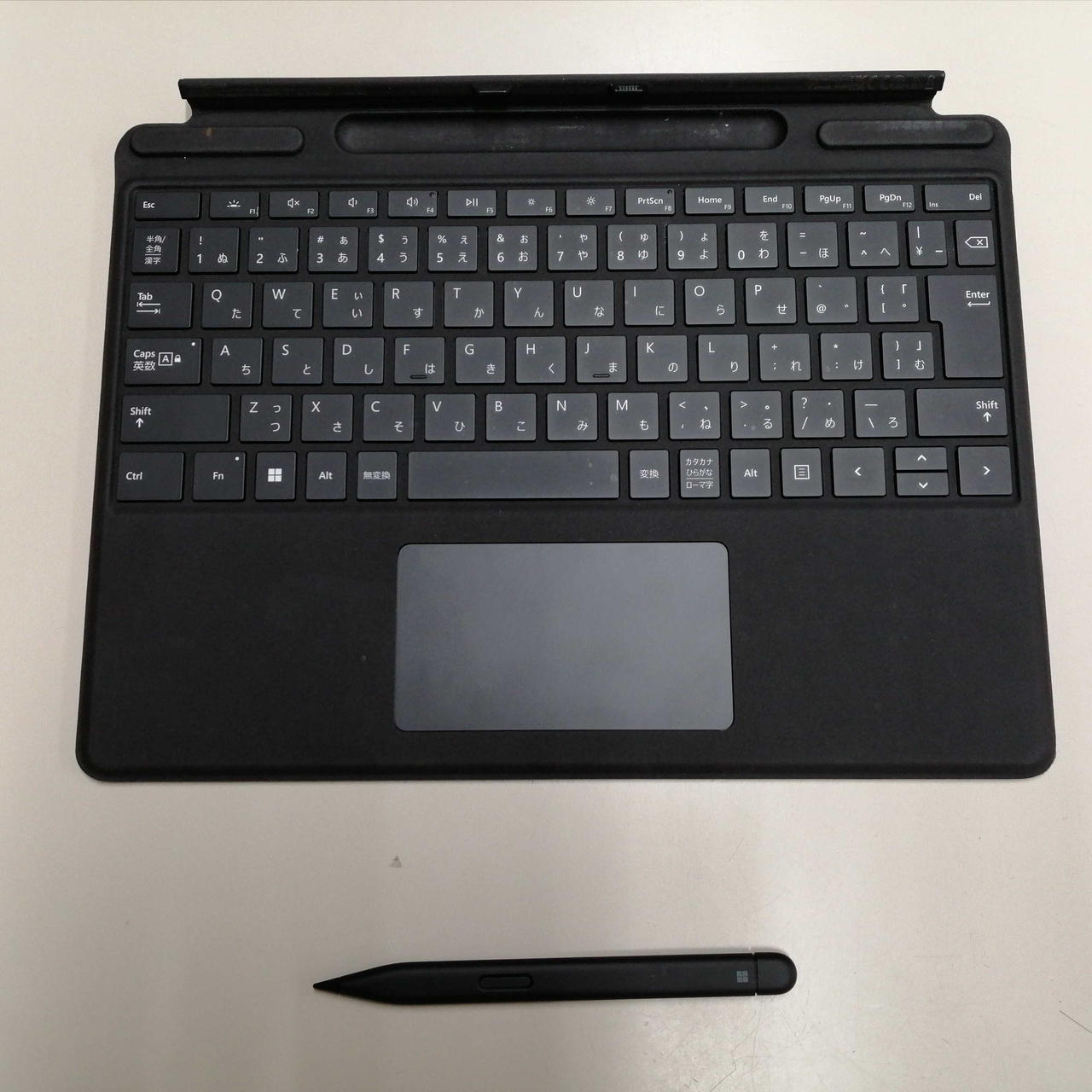 【美品】Surface Pro 8 PC本体のみ マイクロソフト Surface Pro 8 レビュー：洗練されたデザインで
