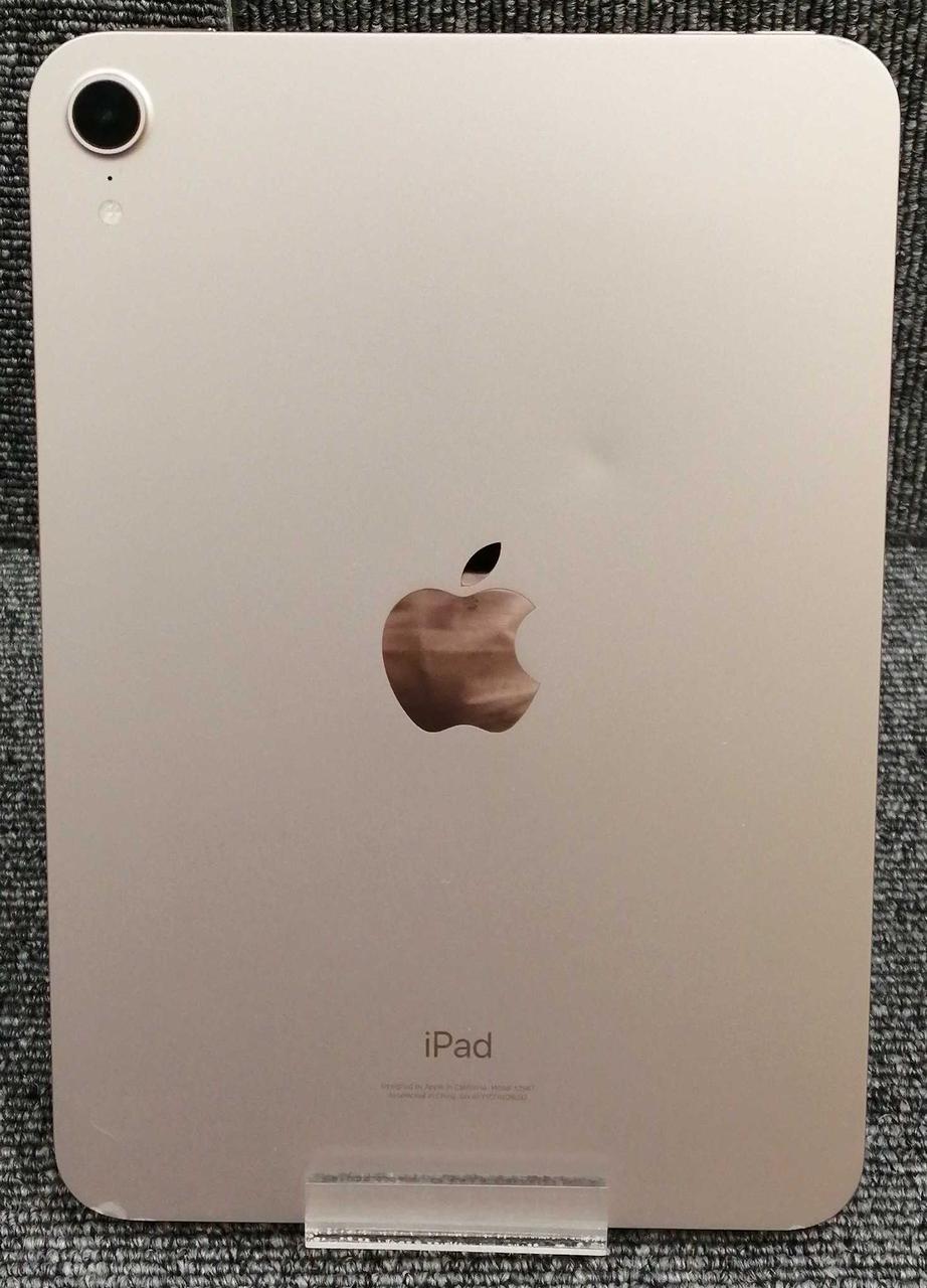 背面ロゴ右上部分凹み有