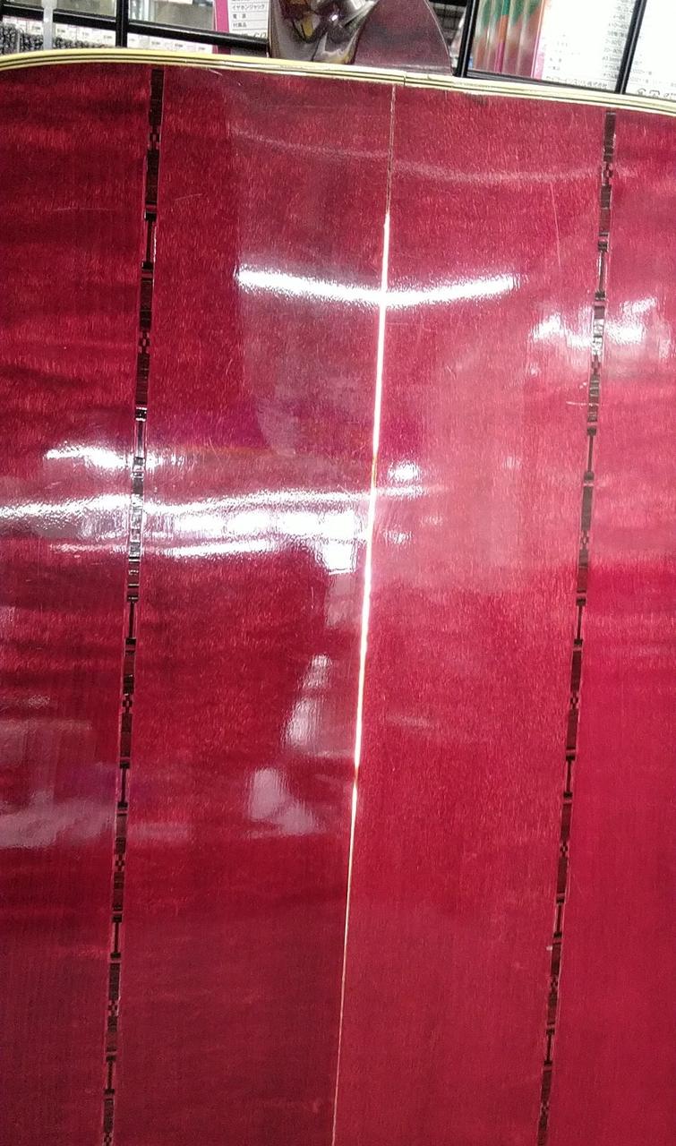 ホールからの光がガッツリ漏れてます