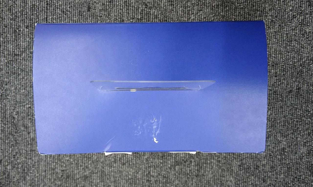 箱上部 開封部　シール跡のようなシワあり