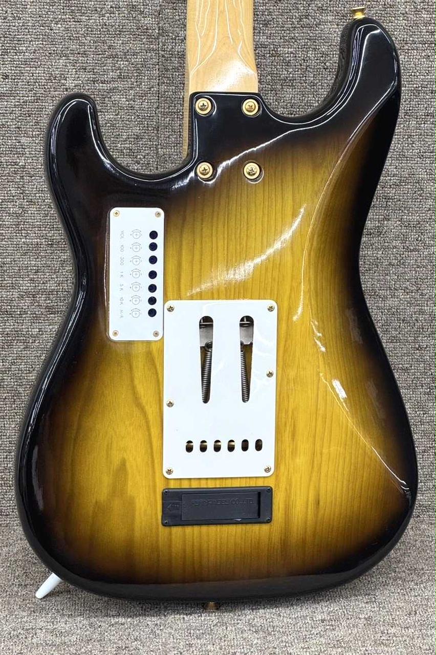 美品❣️ FERNANDESエレキギター サンバースト ギターケース付 フェルナンデス(FERNANDES)|ゴールドとサンバーストが高級感を