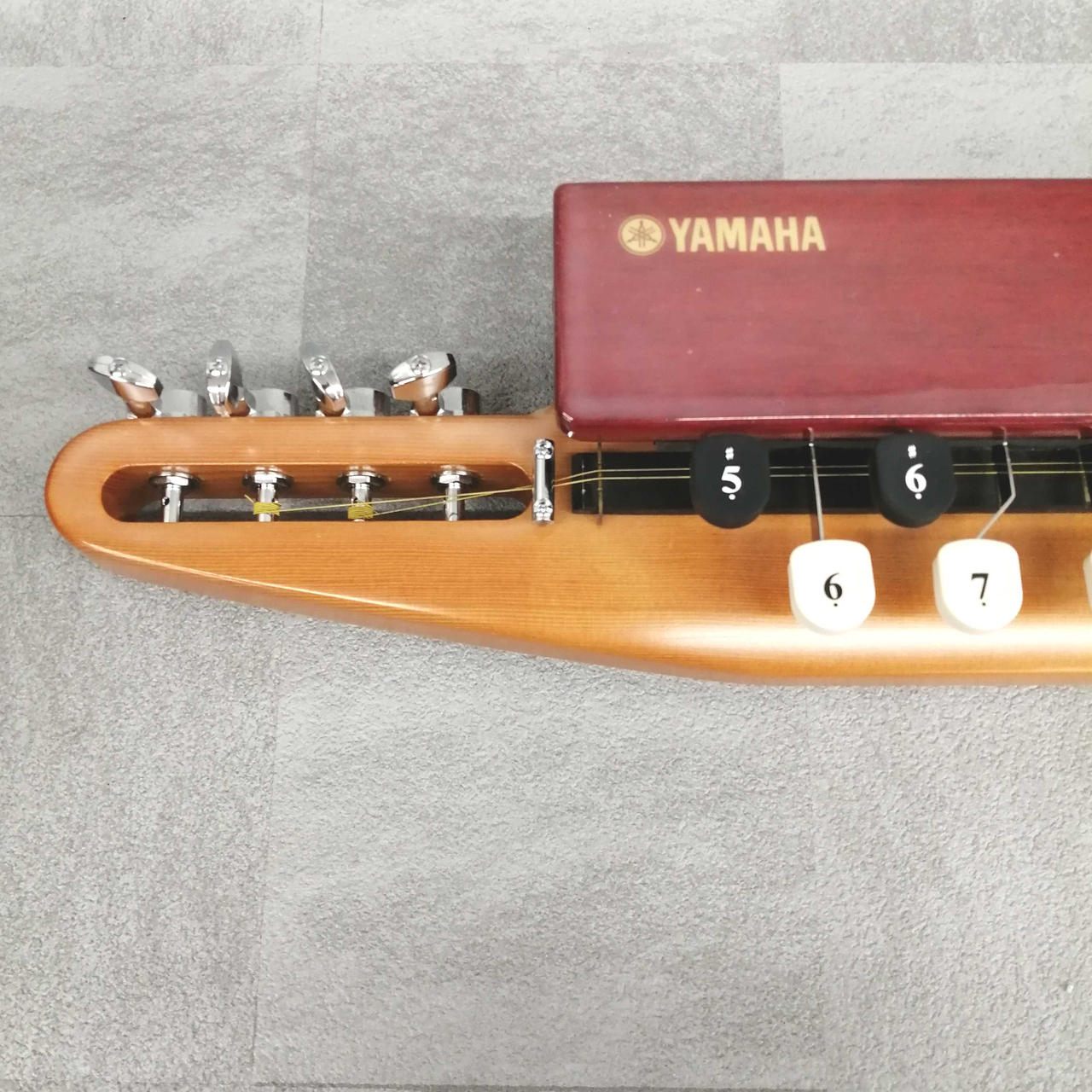 黒い折りたたみ式大正琴ヴィオリラスタンド 黒い折りたたみ式大正琴ヴィオリラスタンド 黒い折りたたみ式