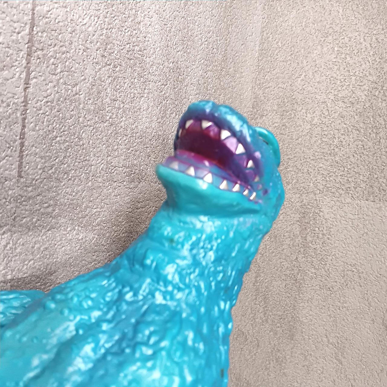 首に少々ヨゴレあり