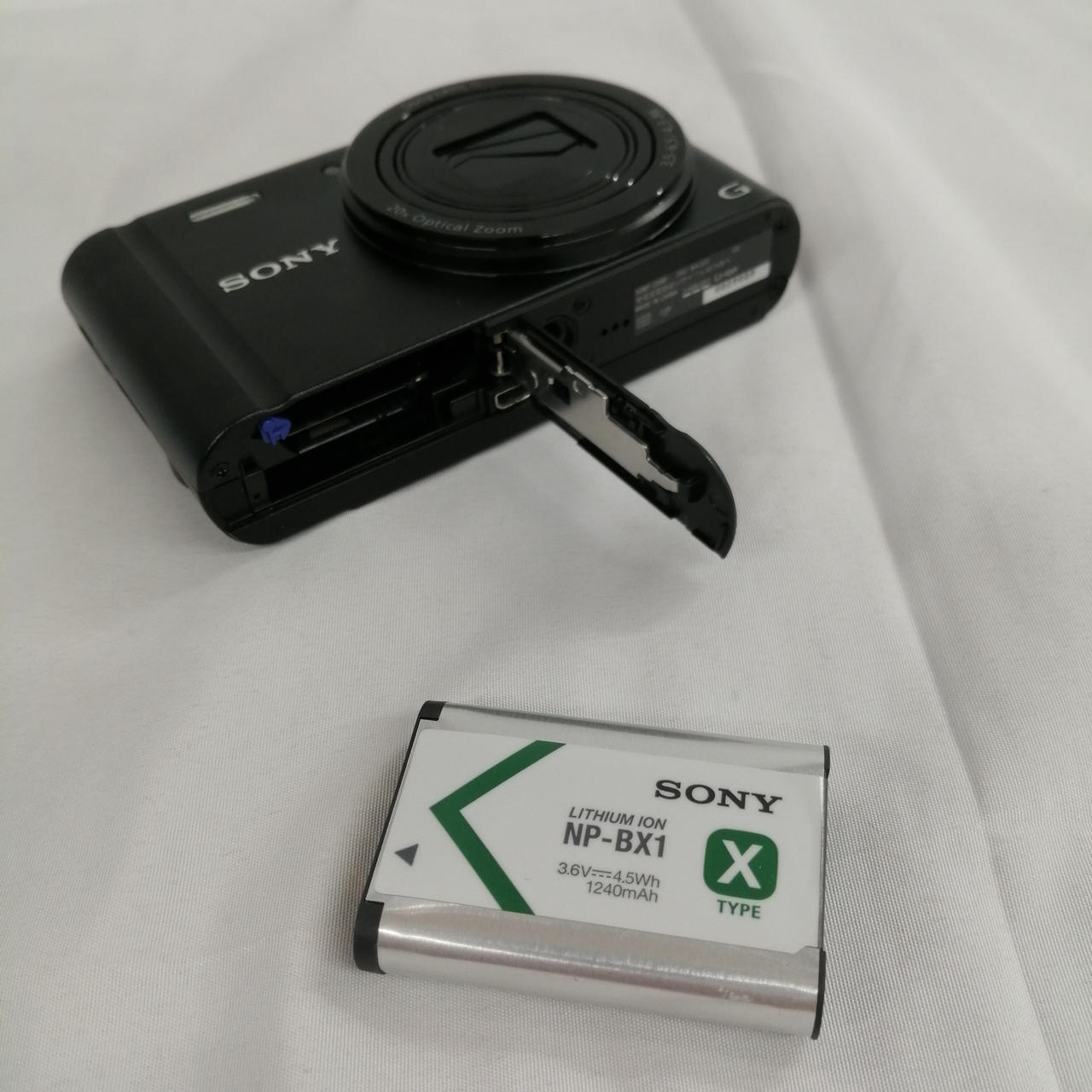 SONY コンパクトデジタルカメラ 本体と付属品 SONY コンパクトデジタルカメラ 本体と付属品